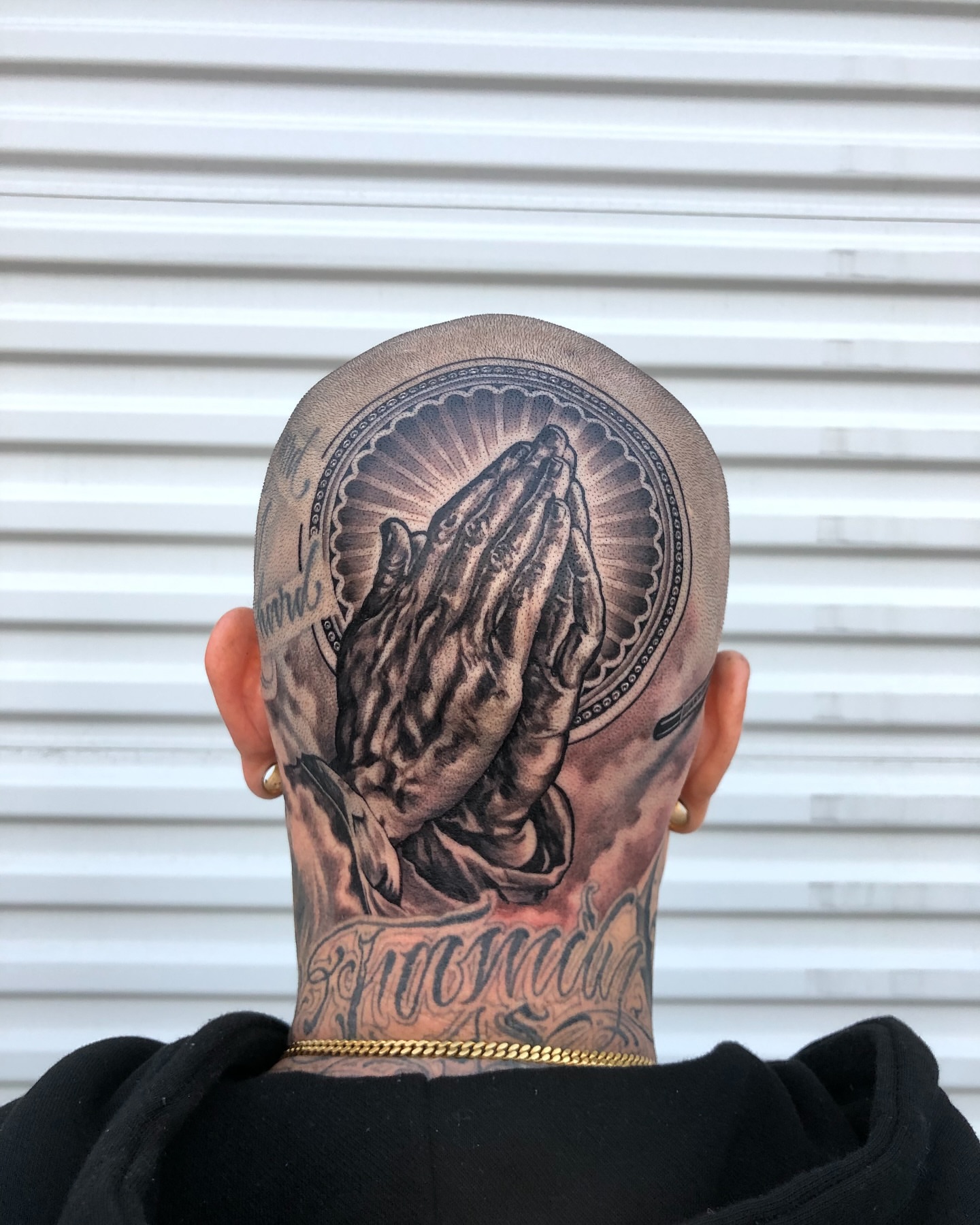 Praying hands realism tattoo on the head by guinn_art_tatts, Le Moule