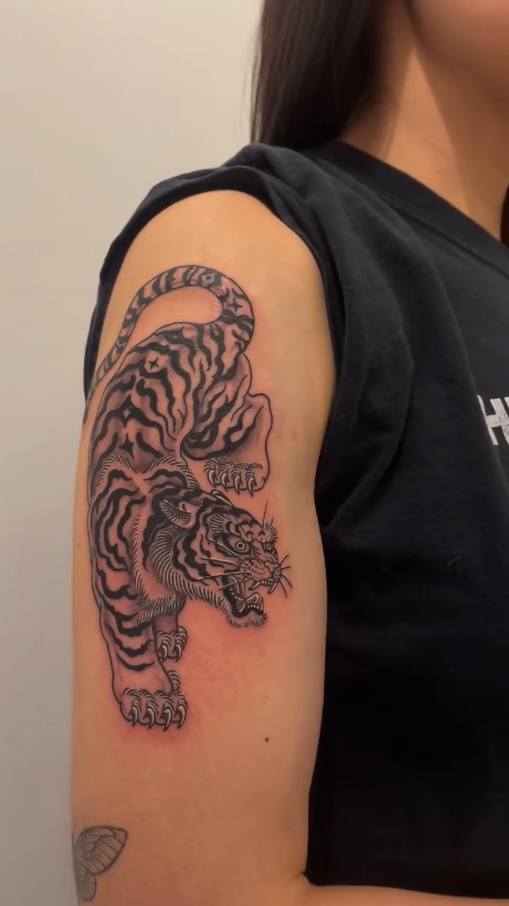 Tiger realism tattoo by ដេវី  និល - Davi Nil - Tattoo Artist