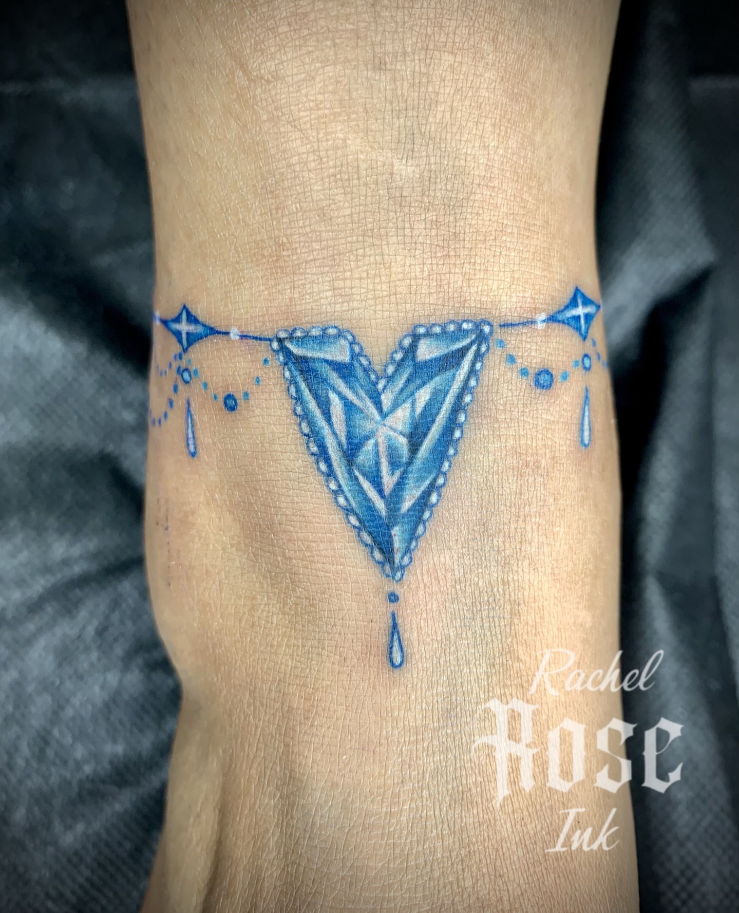 Geometric design geometric tattoo on the forearm by 𝑅𝒶𝒸𝒽𝑒𝓁 𝑅𝑜𝓈𝑒 🌹