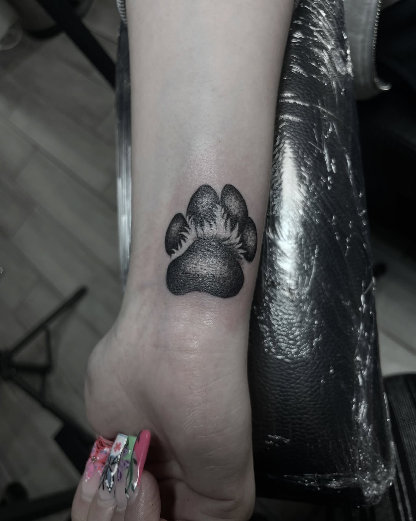 Tattoo by @ladonastinta — dotwork