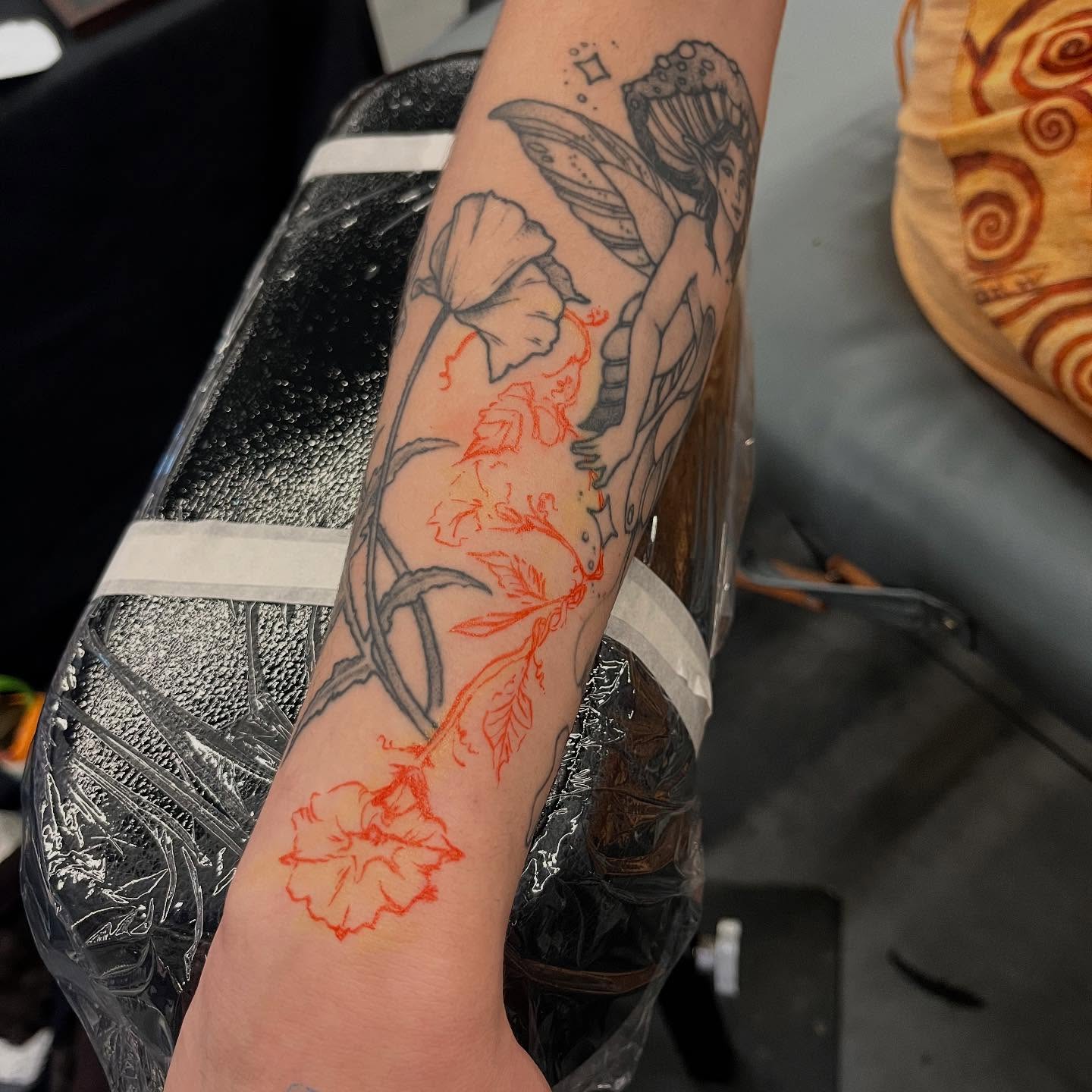Tattoo by @piscesiscariot11 โ neo_traditional, dotwork