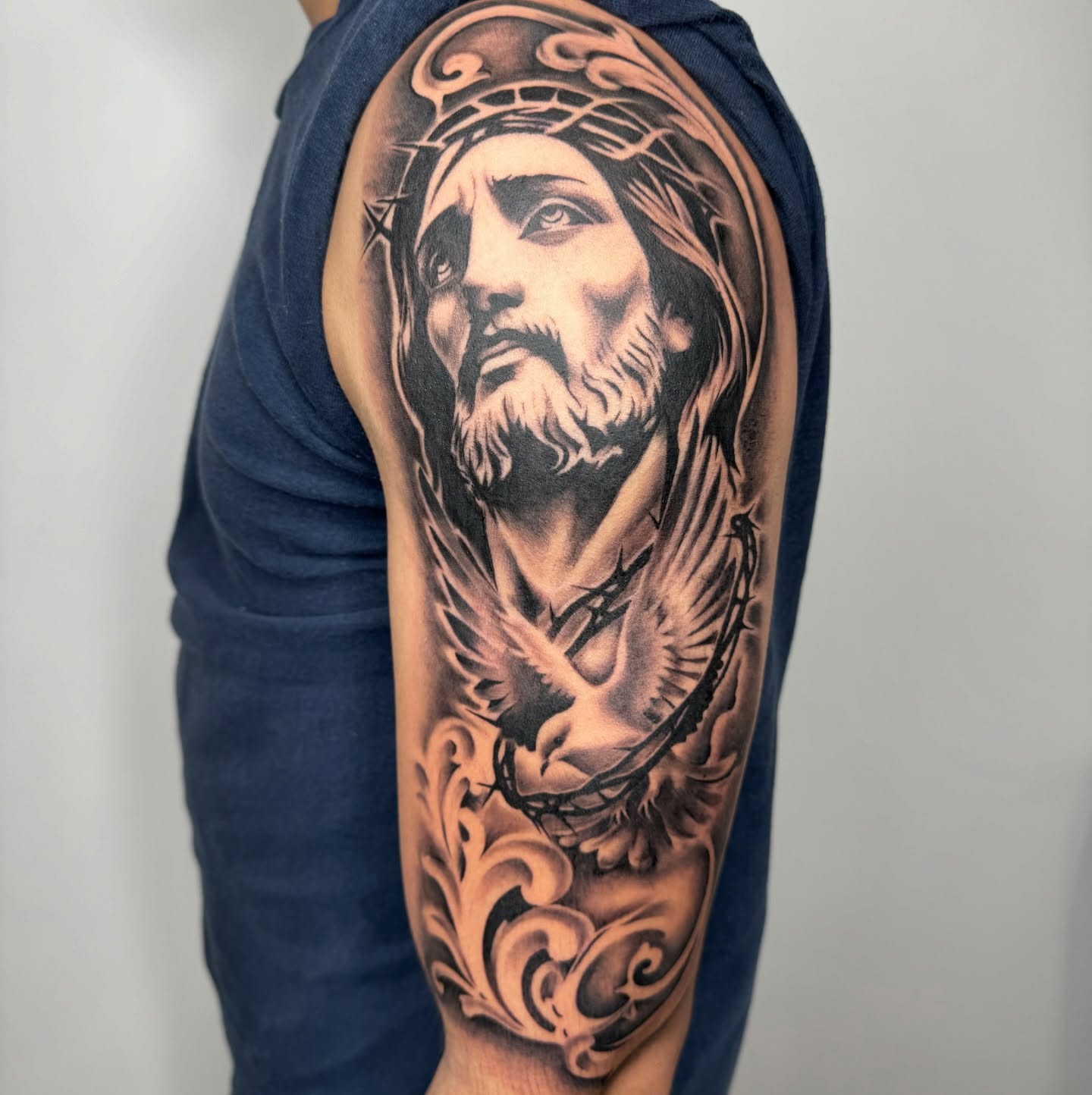 Religious figure realism tattoo on the shoulder by โโฎโ๐ถ๐๐ฝ๐๐๐ู เฃชโญ las vegas tattoo artist
