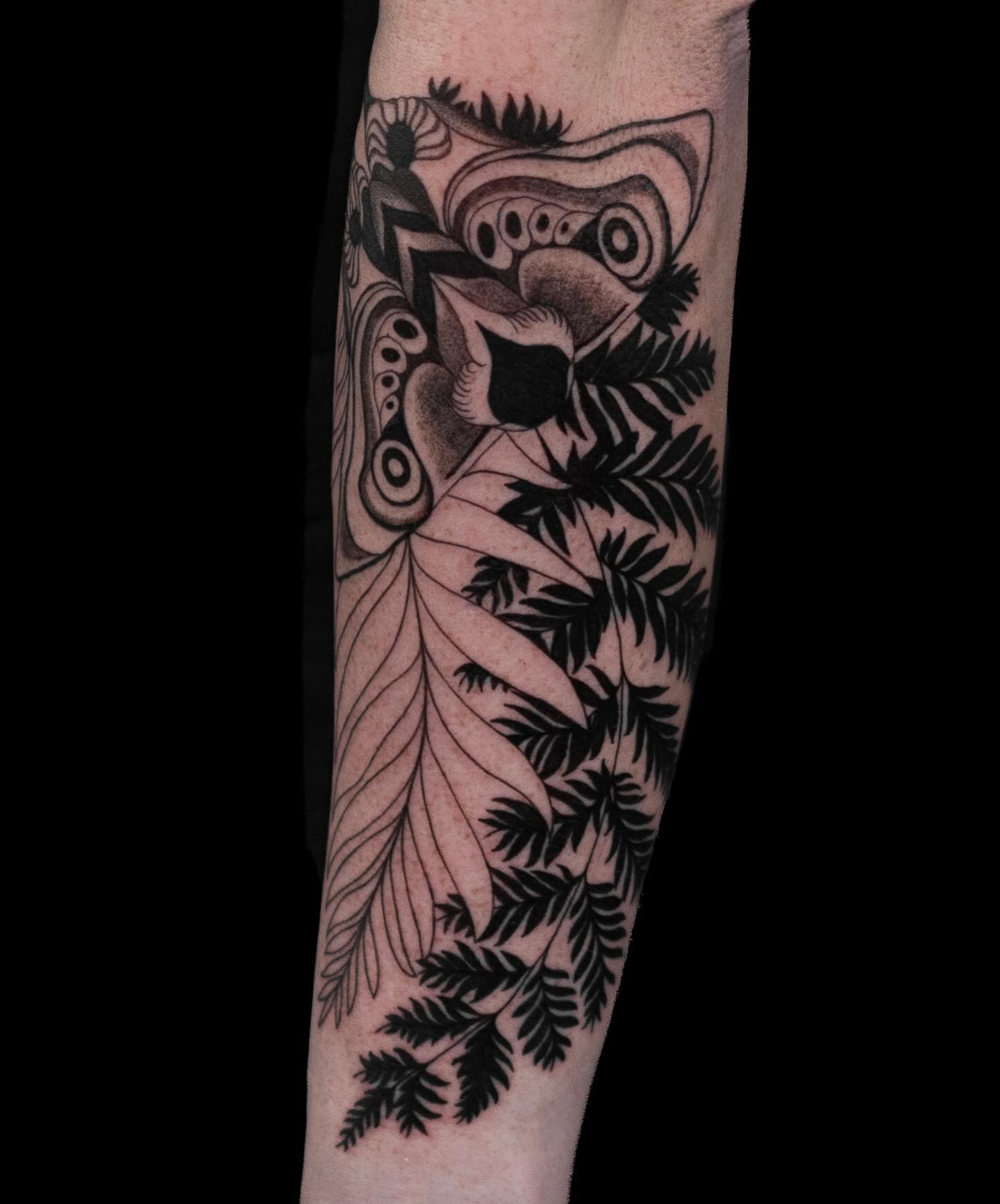 Tiger and leaves geometric tattoo on the forearm by Tattoo Artist