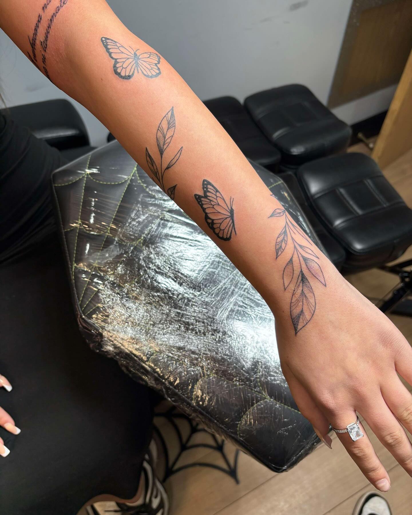 Tattoo by @gchlo123 — black_and_grey