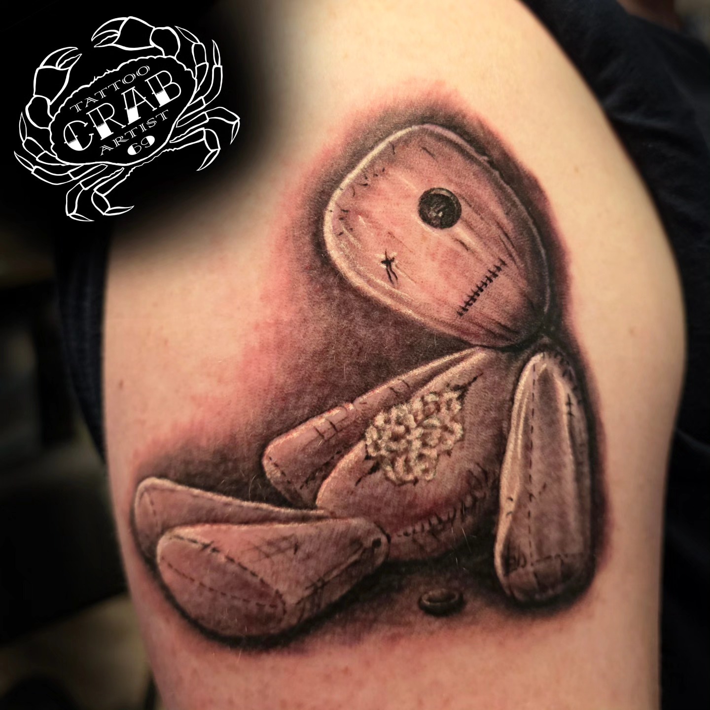 Rag doll black and grey tattoo on the shoulder by Martin Colonna