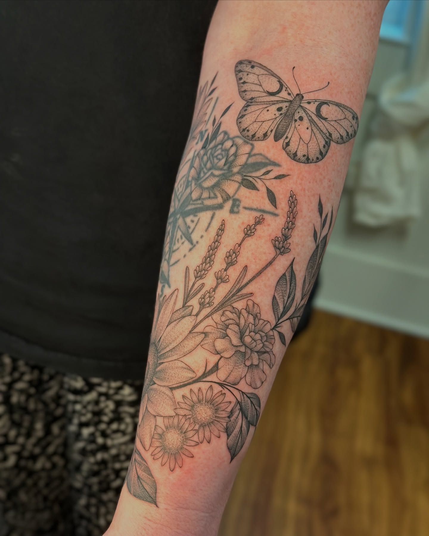 Tattoo by @vreevestattoo โ black_and_grey