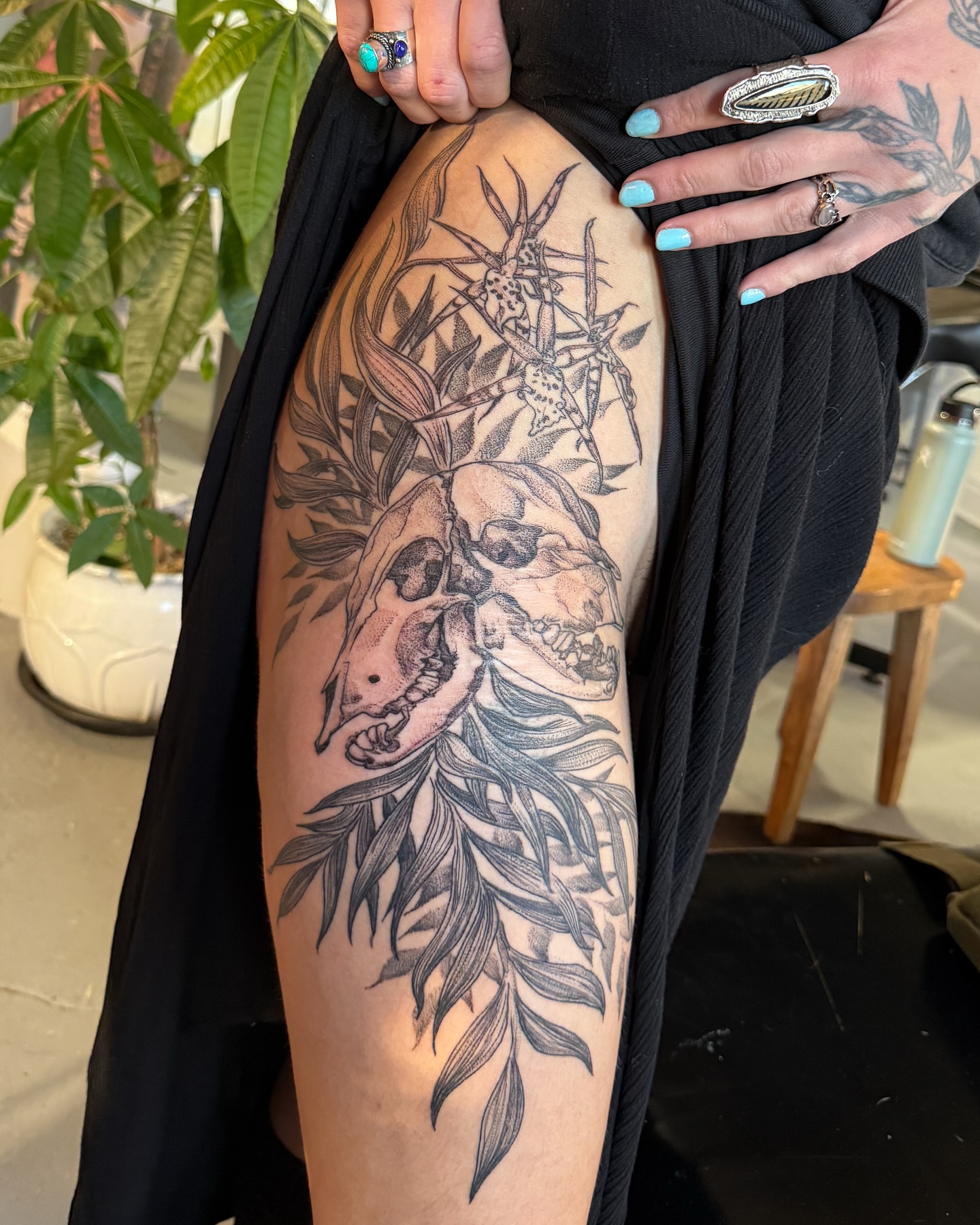 Skull and leaves realism tattoo on the thigh by Benjamin Carlson
