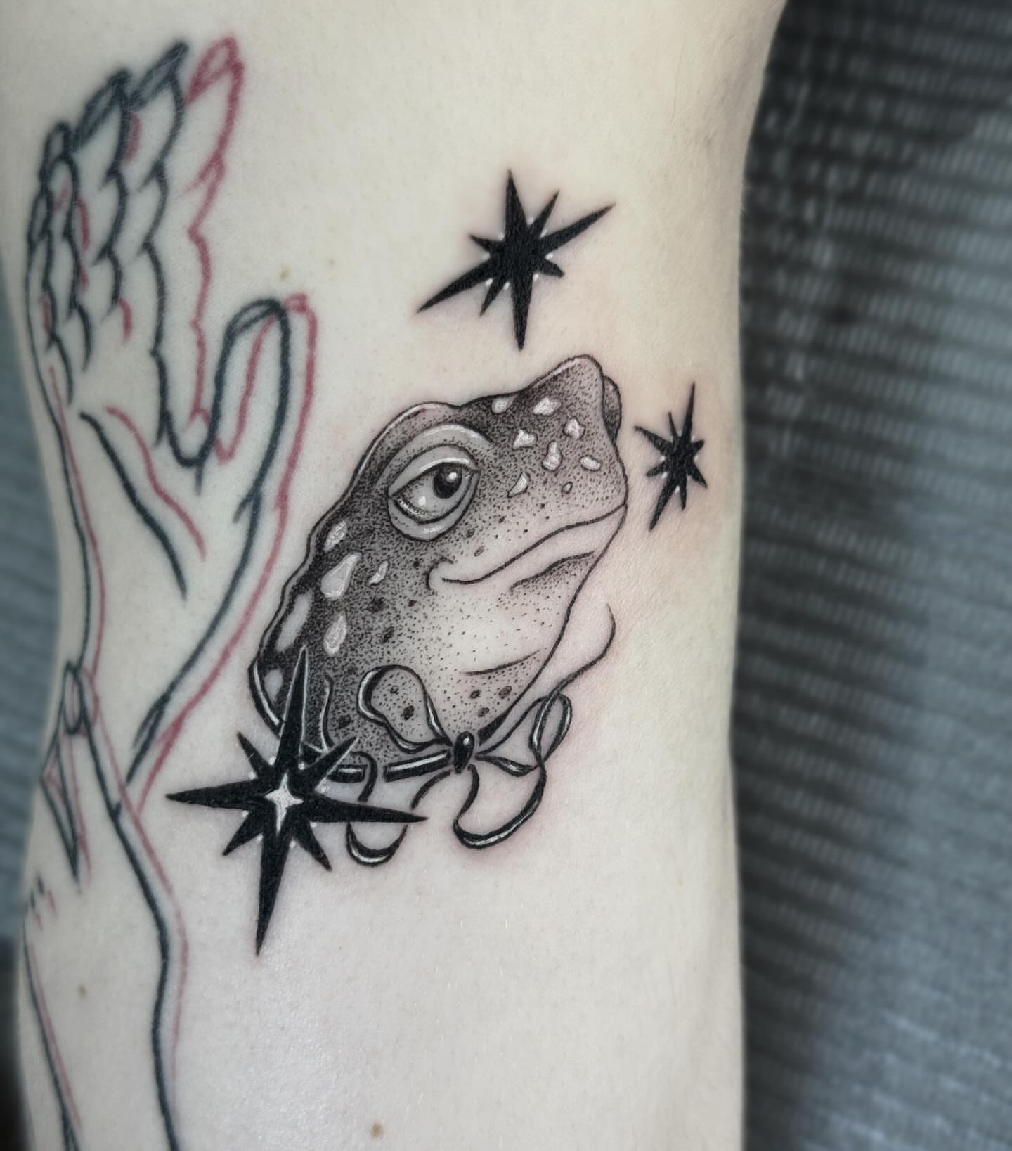 Frog dotwork tattoo on the forearm by Writhe Grey