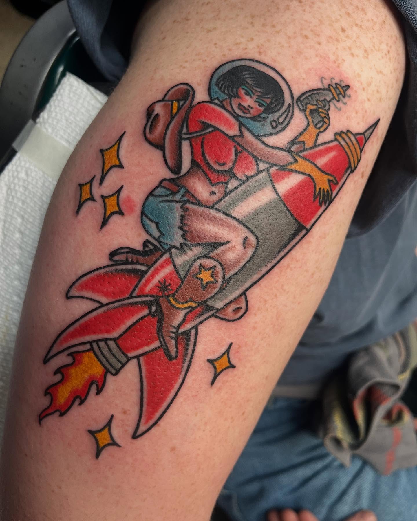 Cosmic girl American traditional tattoo on the thigh by ๐๐ฎ๐ฌ๐ญ๐ข๐ง ๐๐จ๐ฐ๐๐ซ๐, Oakland, California