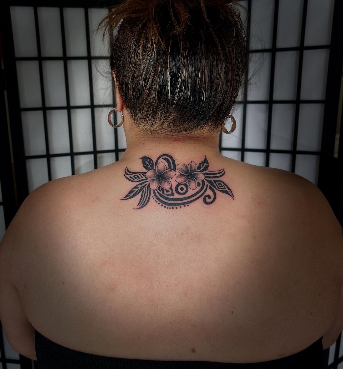 Floral design black and grey tattoo on the back by ɢɢ sᴛʏʟᴇs