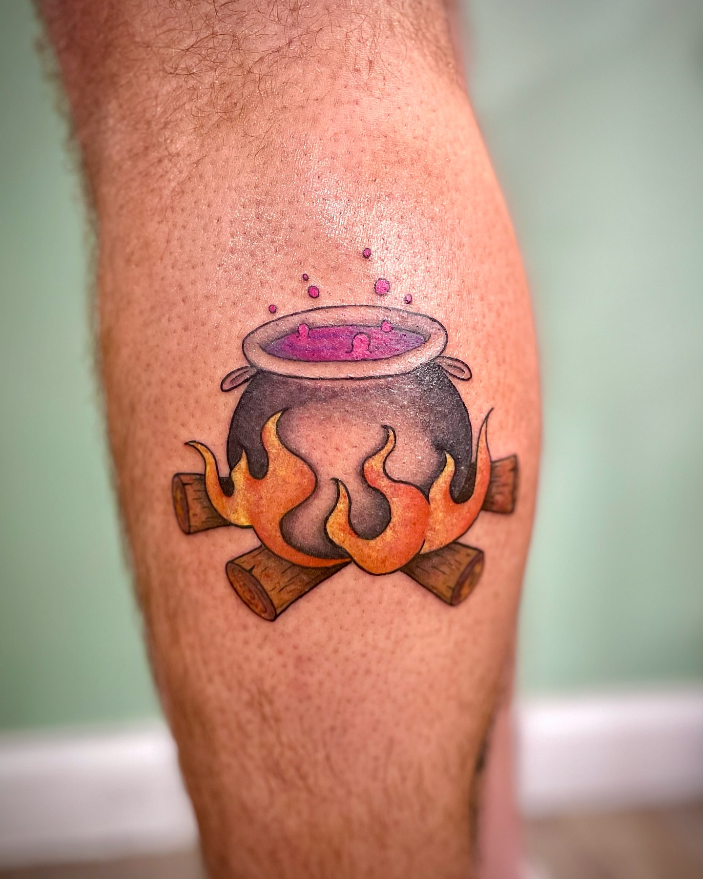 Cauldron dotwork tattoo on the thigh by Liv