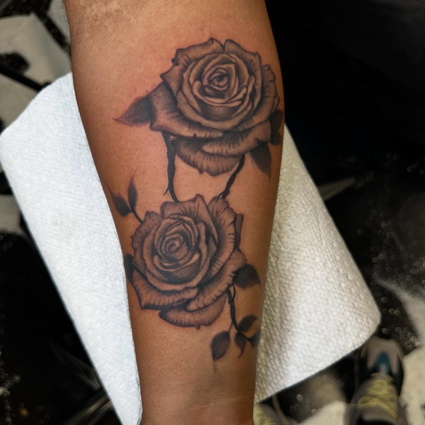 Roses realism tattoo on the forearm by Kimberly landin