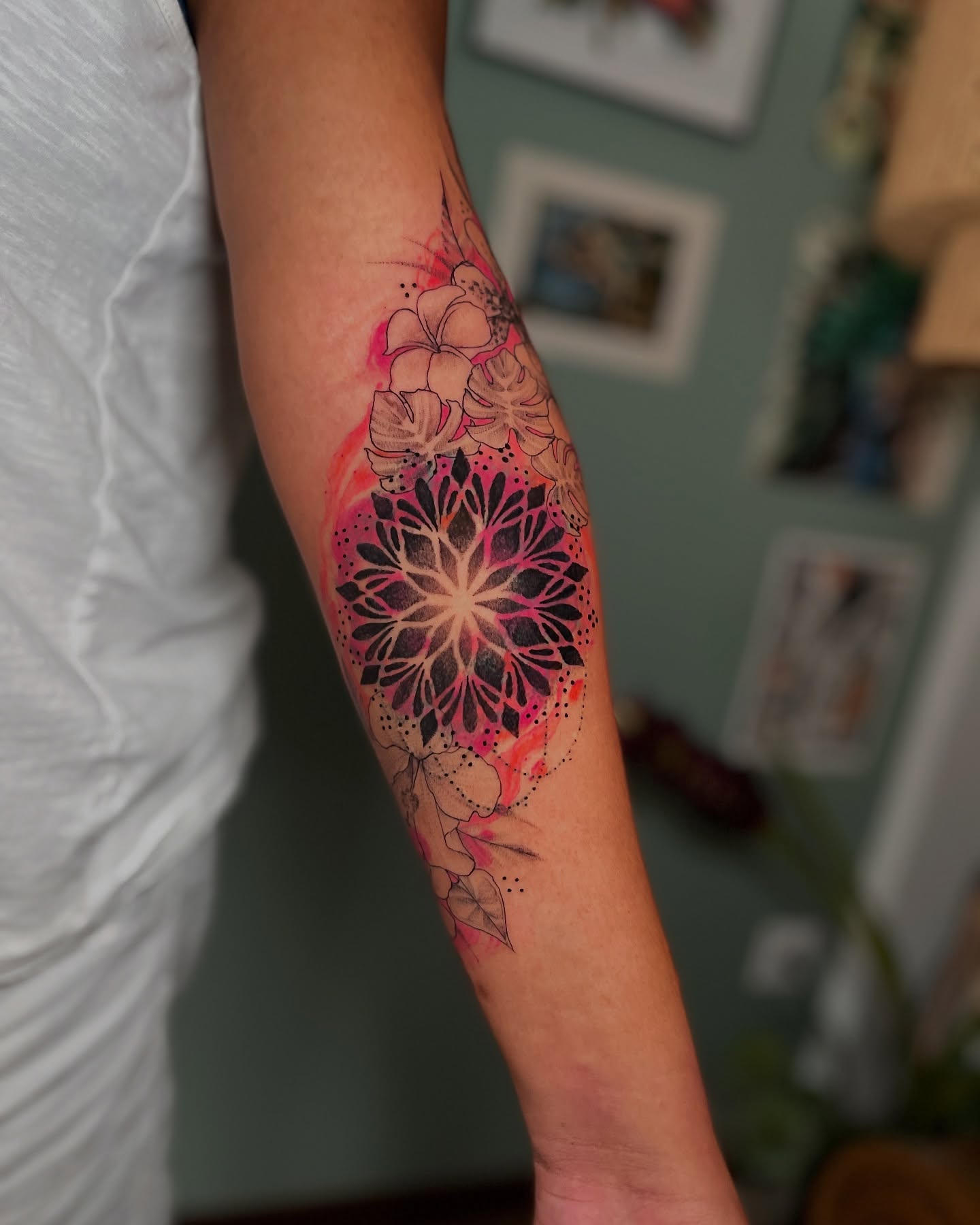 Floral mandala dotwork tattoo on the forearm by Lo Boverod - La Passoire  - Tatoueuse -