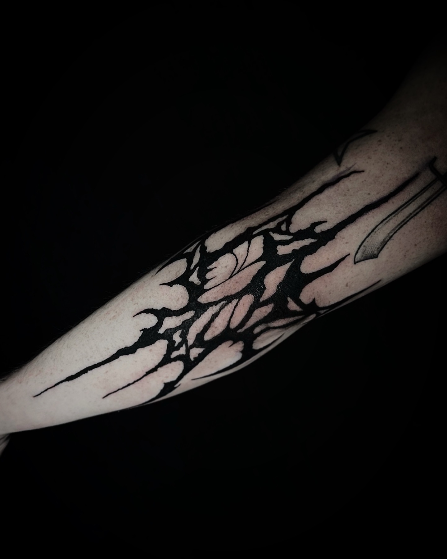 Tattoo by @blackworkbenz — black_and_grey