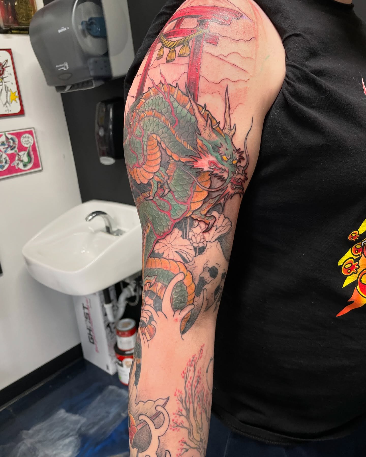 Tattoo by @vicent_tattoos — japanese_irezumi, dotwork