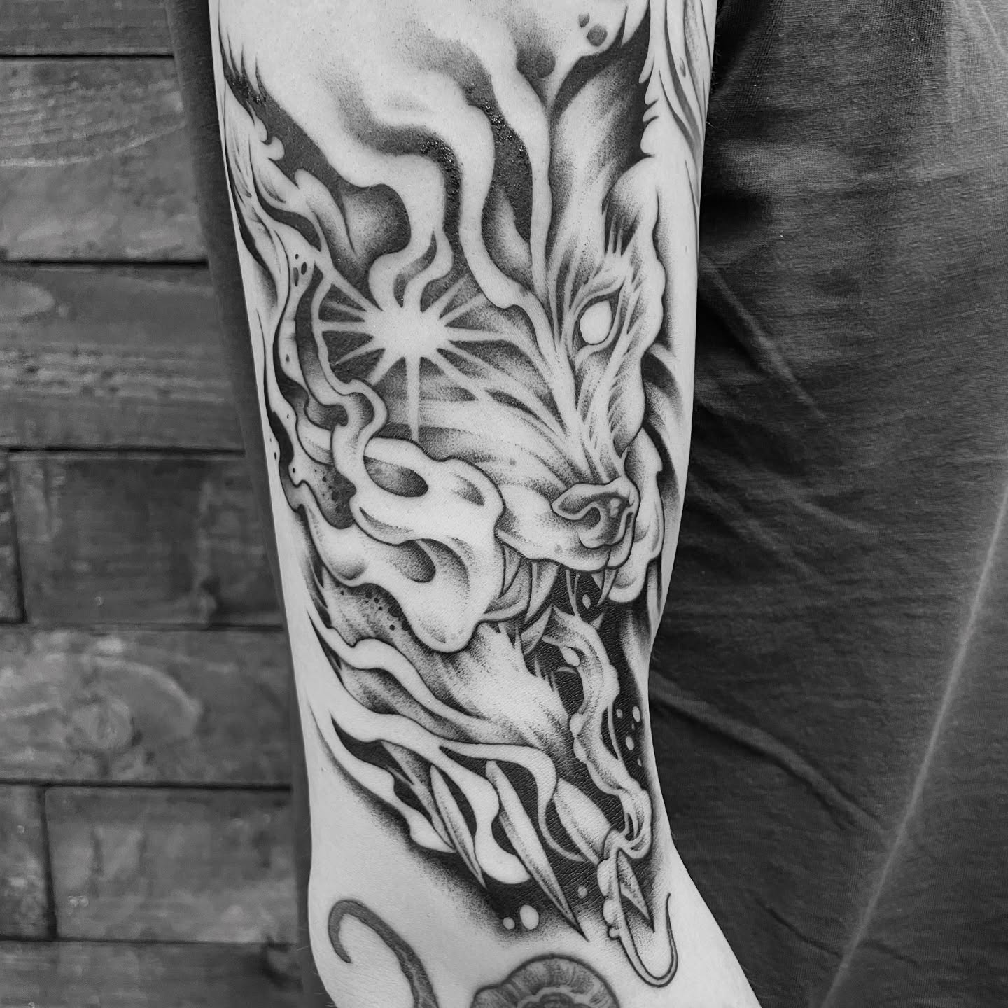 Floral and celestial realism tattoo on the forearm by โพ ๐
๐ฏ๐ฆ ๐๐ฌ๐ด๐ข๐ฏ๐ฐ โพ