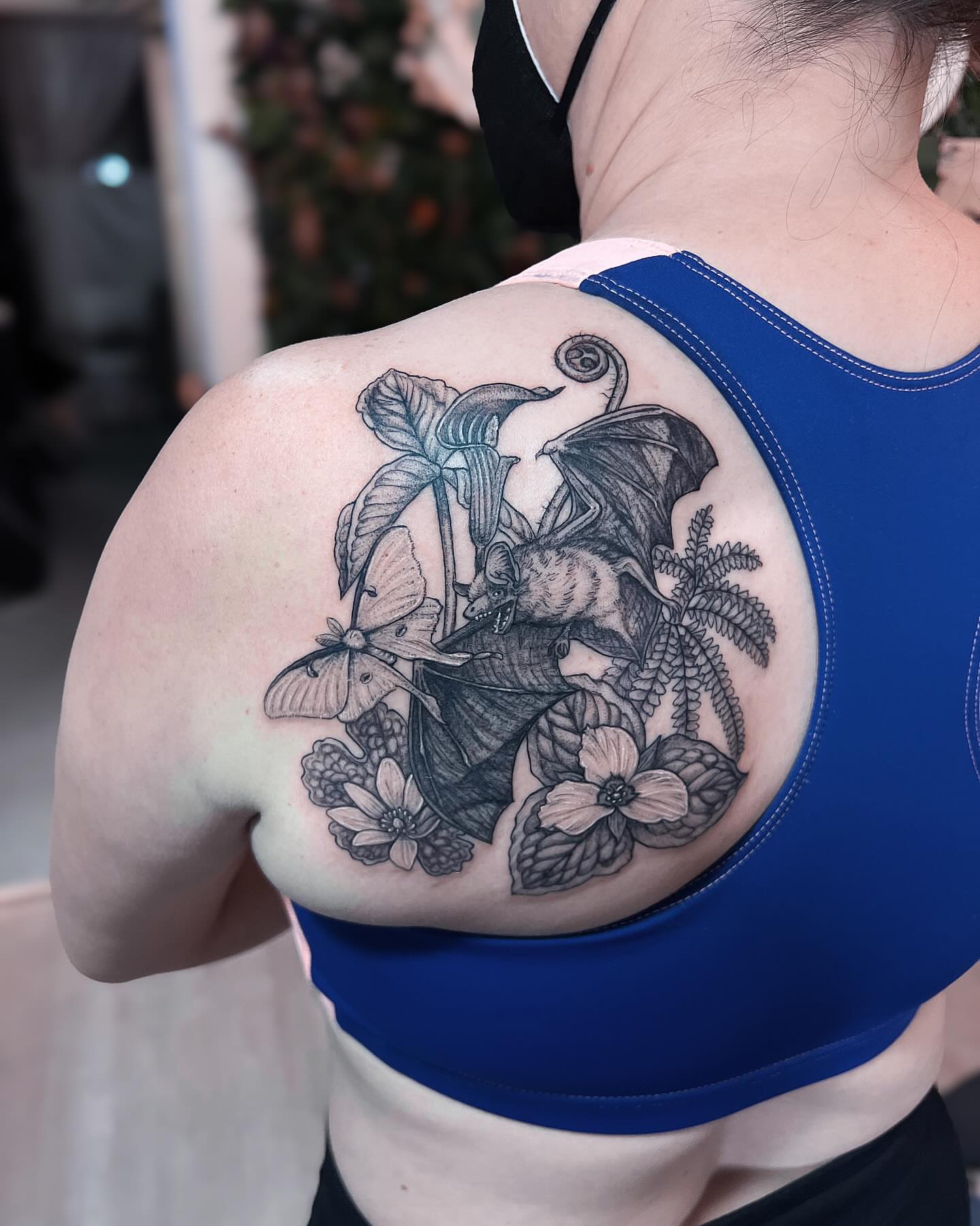 Bat and flowers realism tattoo on the shoulder by 𝗝𝗲𝘀𝘀𝗶𝗲 𝗩𝗶𝗼𝗹𝗲𝘁