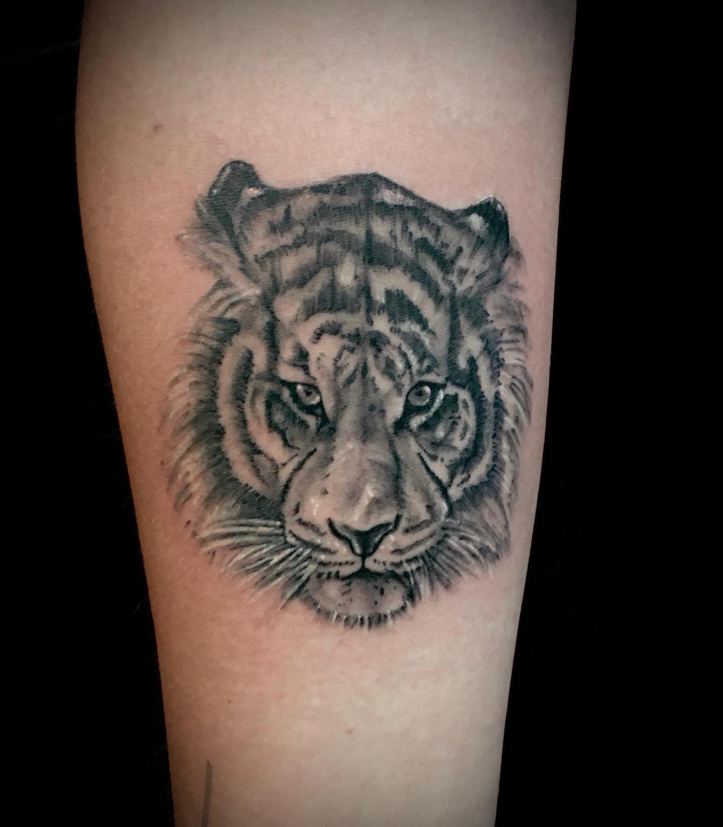 Tattoo by @robymarciano — realism