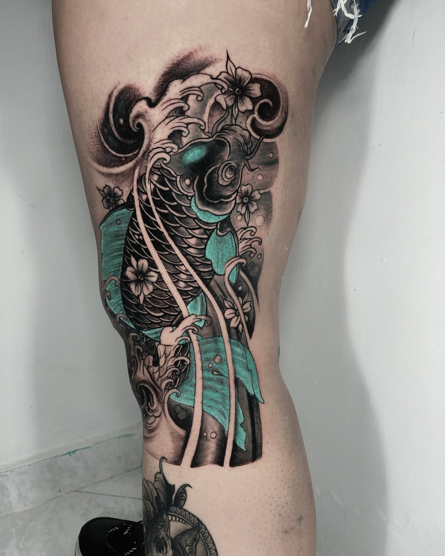 Koi fish japanese irezumi tattoo on the calf by 𝔄𝔩𝔳𝔞𝔯𝔬 𝔓𝔦𝔫𝔦𝔩𝔩𝔞