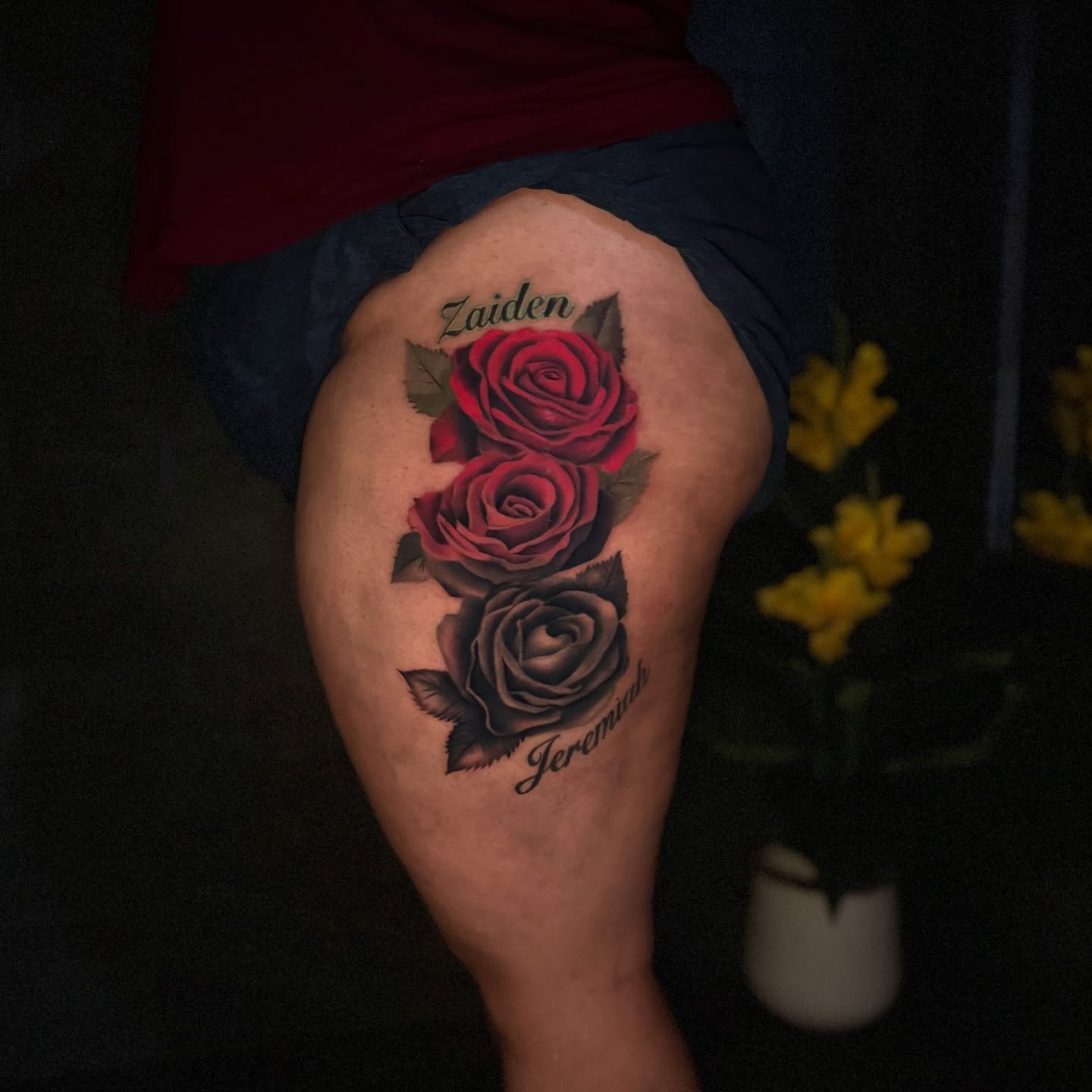 Roses realism tattoo on the thigh by Tay 🥀