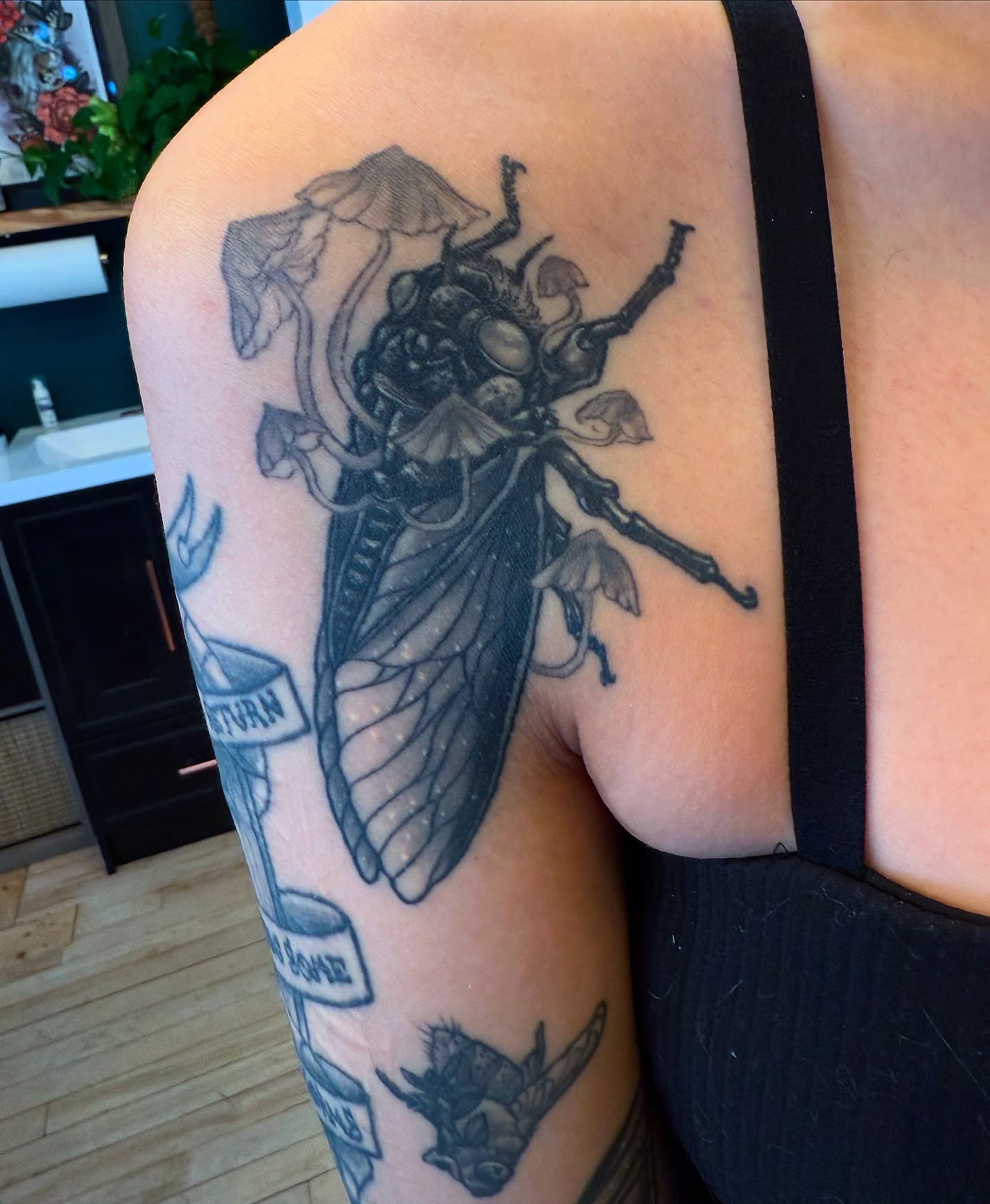 Tattoo by @jenniweer — black_and_grey