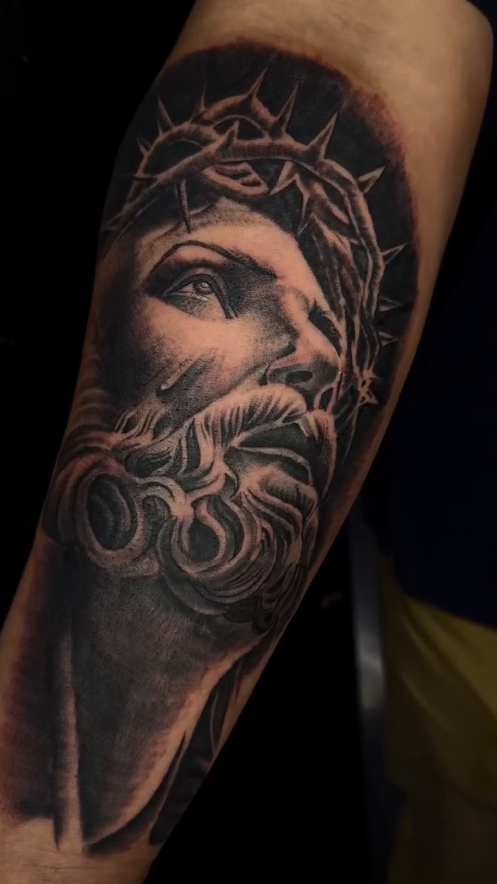 Jesus Christ realism tattoo by Henry Fuentes