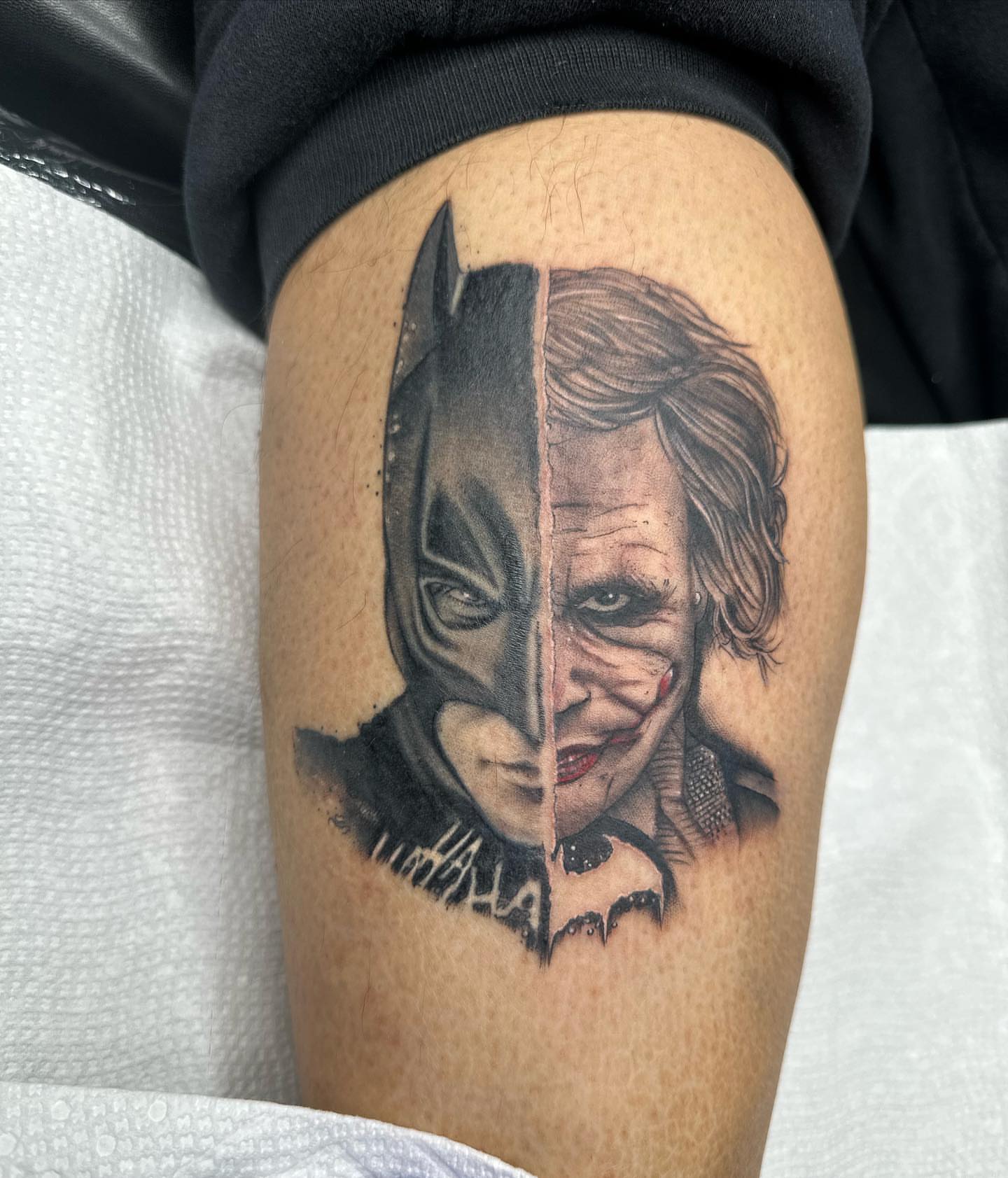 Batman and joker realism tattoo on the thigh by ⭒ ʜᴀɪʟᴇʏ ᴍᴇᴛᴢ ⭒