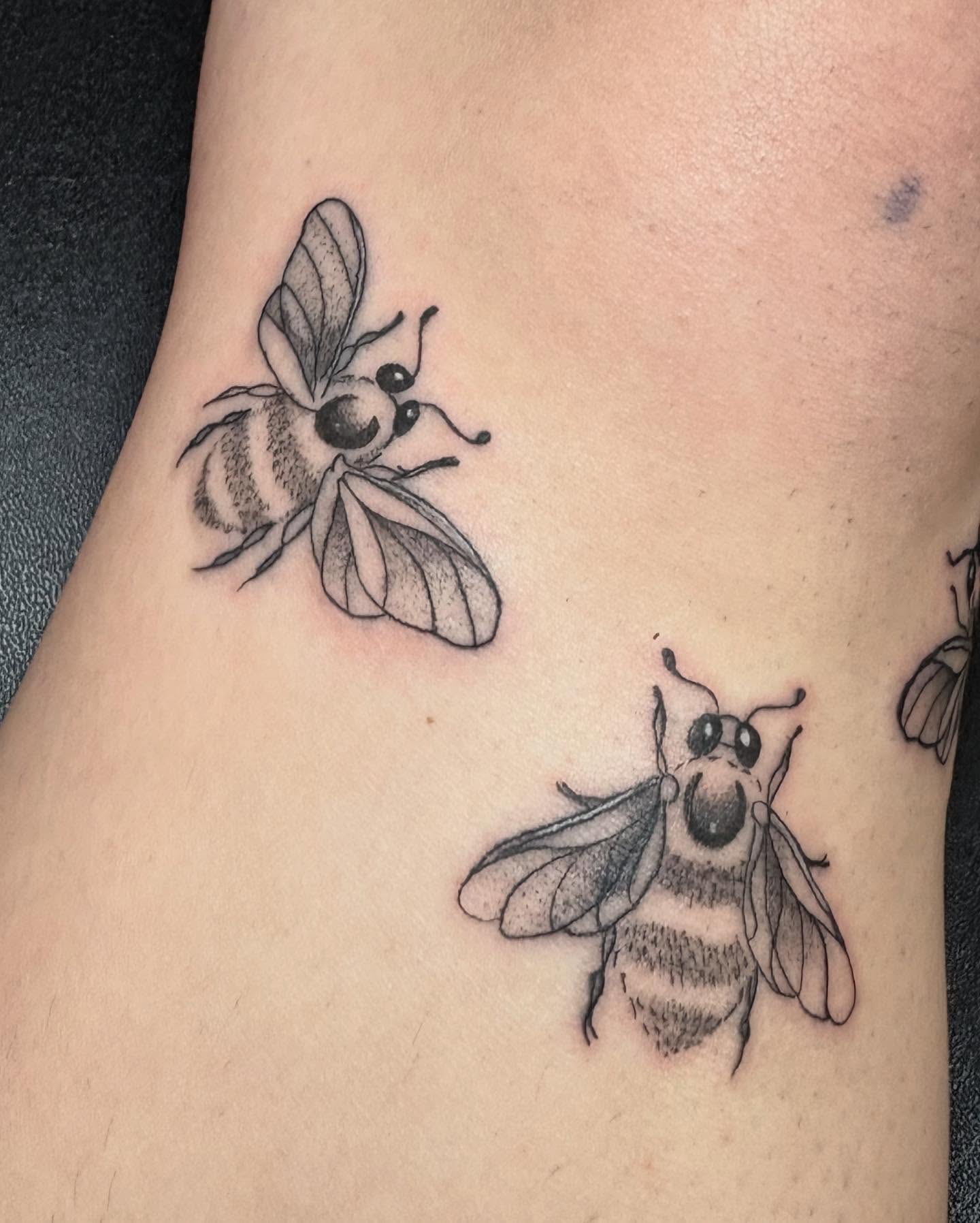 Bees black and grey tattoo on the thigh by Angel Arceo