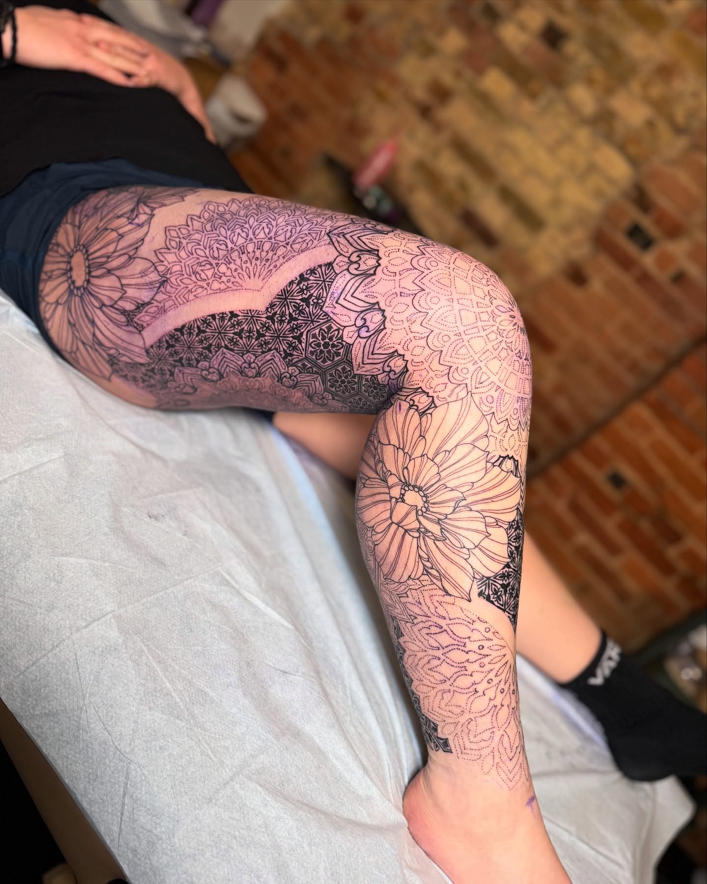 Mandala geometric tattoo on the thigh by Laure Conzales