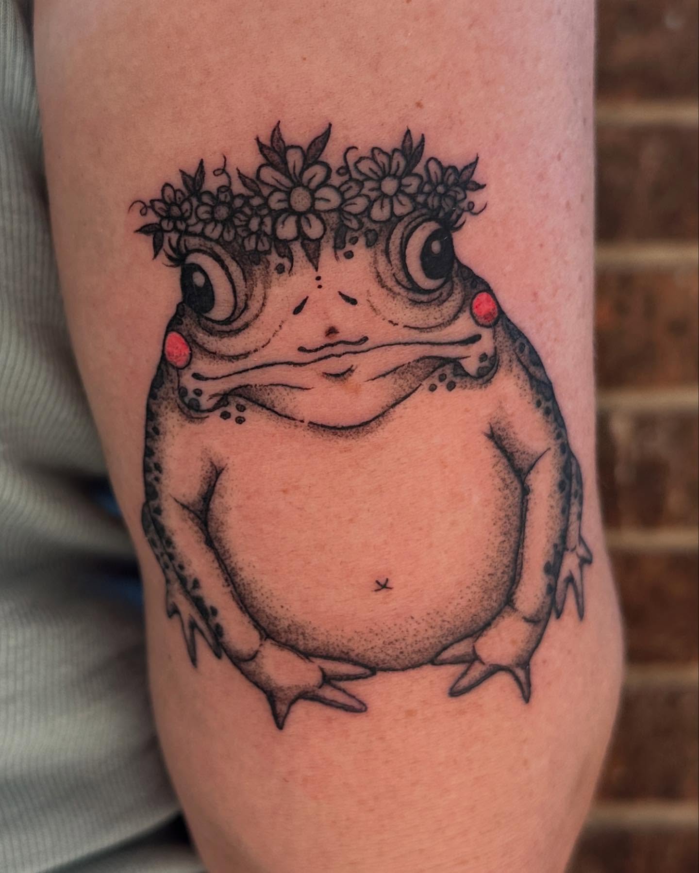 Tattoo by @smoothloom_tattoos โ dotwork