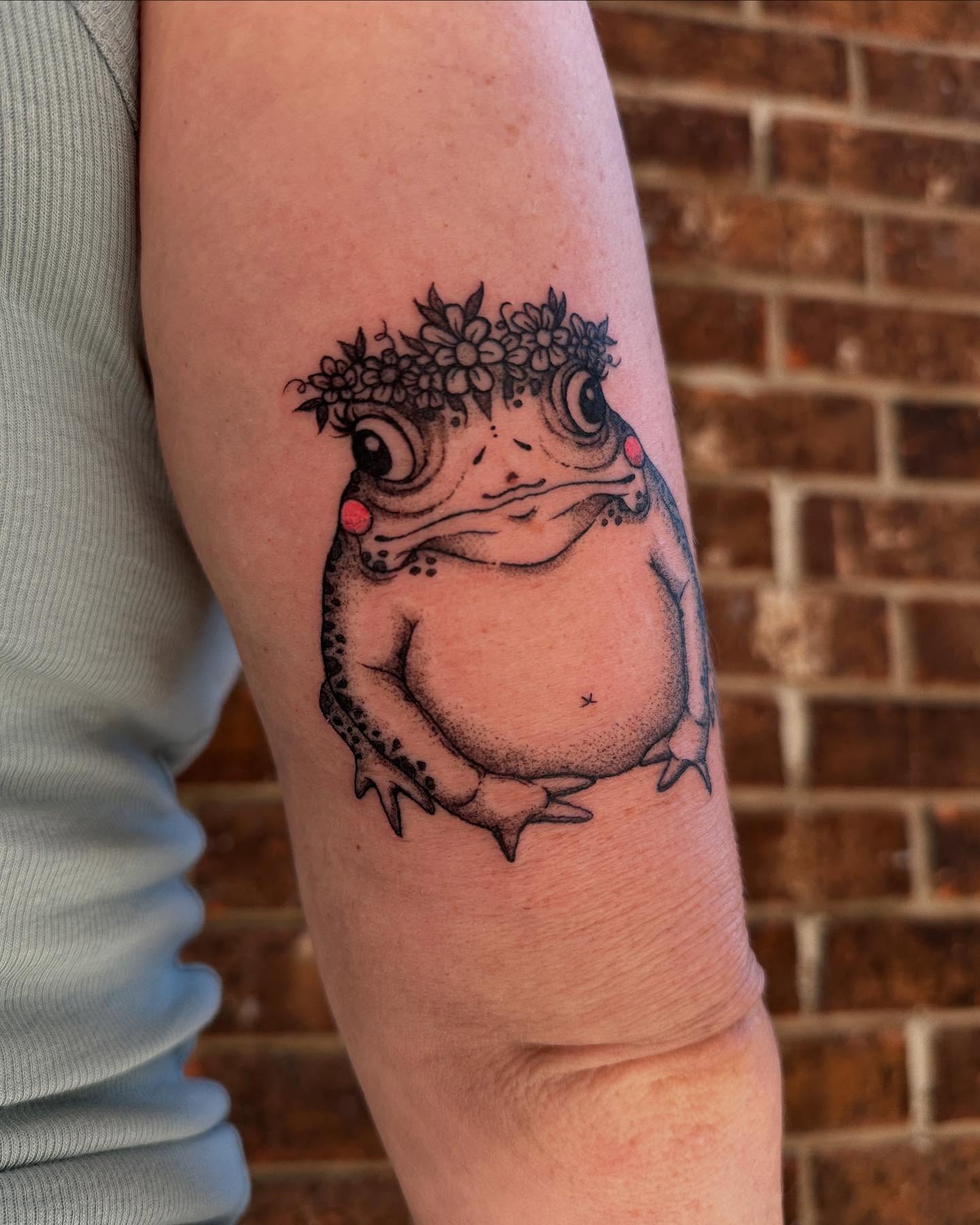 Tattoo by @smoothloom_tattoos โ dotwork