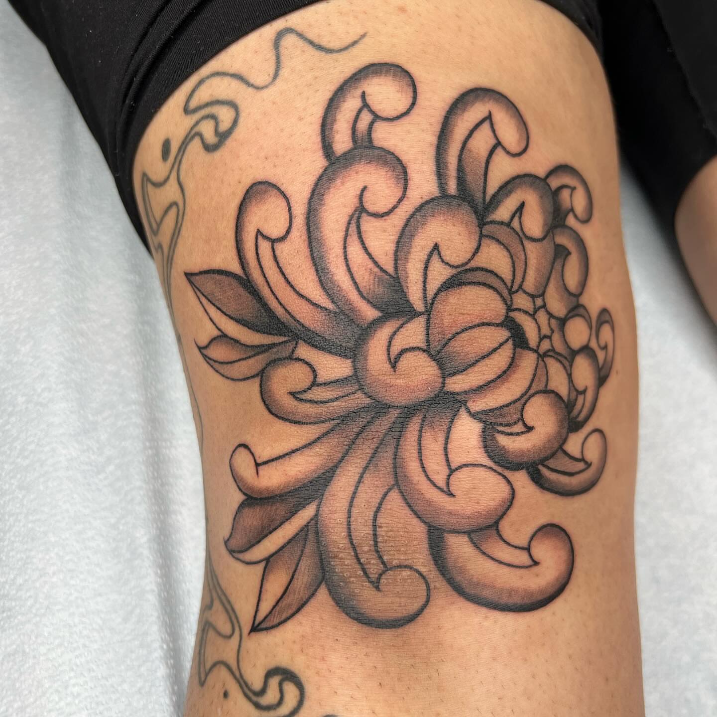 Tattoo by @robbwilsontattoos — black_and_grey