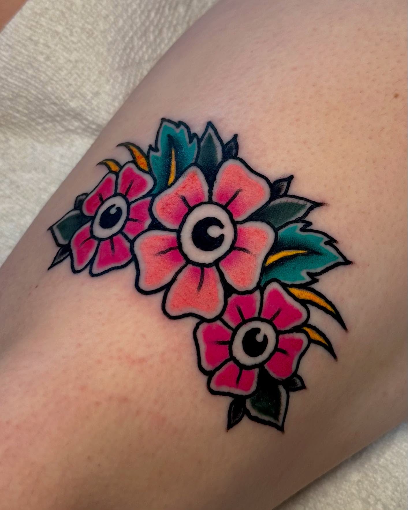 Flowers American traditional tattoo on the thigh by rachel knabe