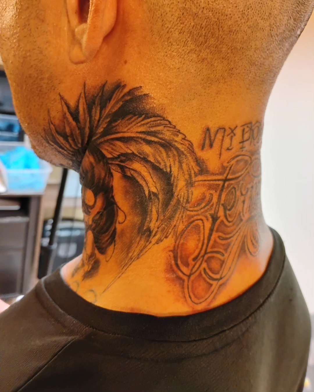 Lion American traditional tattoo on the neck by Alfredo Sosa