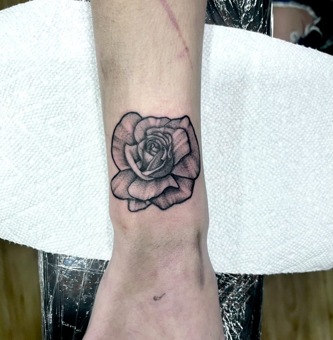 Tattoo by @brenna.urso β dotwork