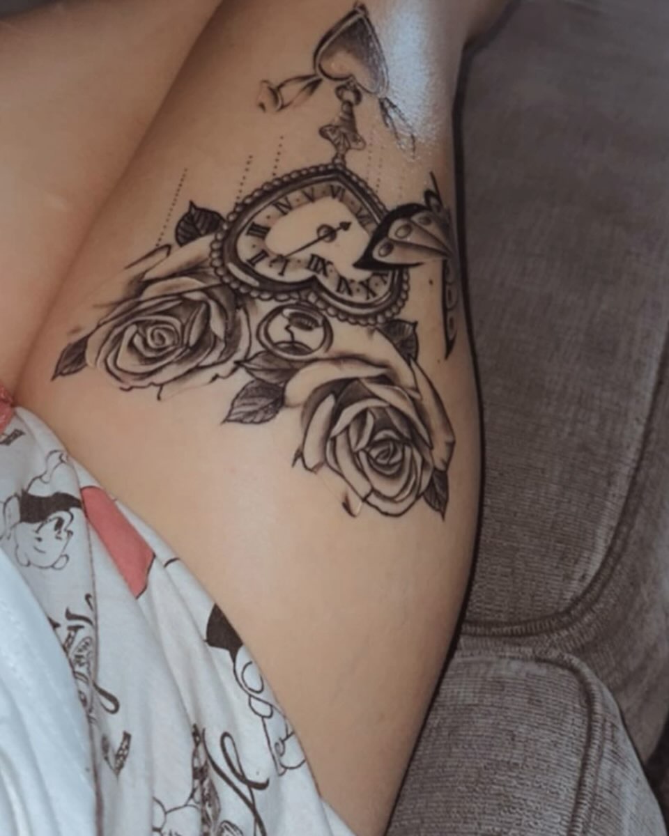 Clock and roses black and grey tattoo on the thigh by Comic-Book-M πͺβπ½π₯