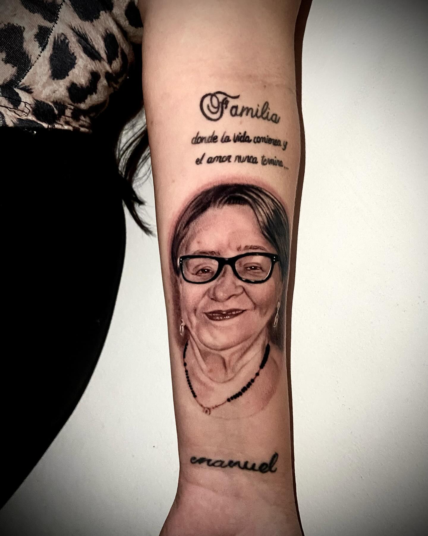 Portrait of a woman realism tattoo on the forearm by Daniel Ruiz