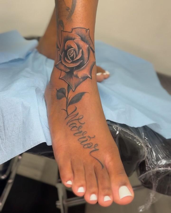 Rose black and grey tattoo on the foot by guinn_art_tatts, Le Moule