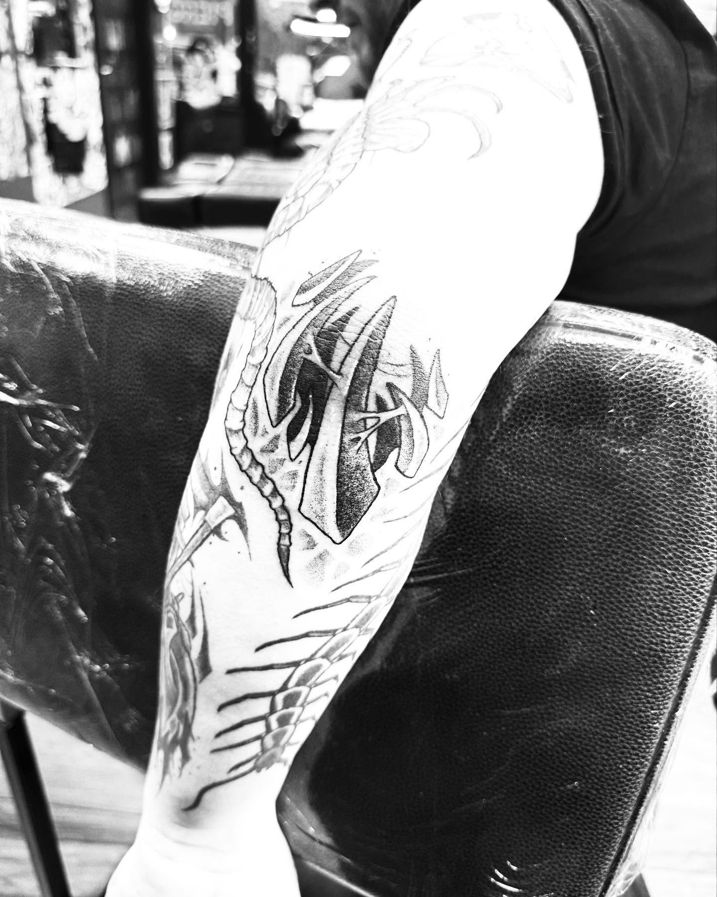 Tattoo by @bennwho_tattoo — black_and_grey, geometric