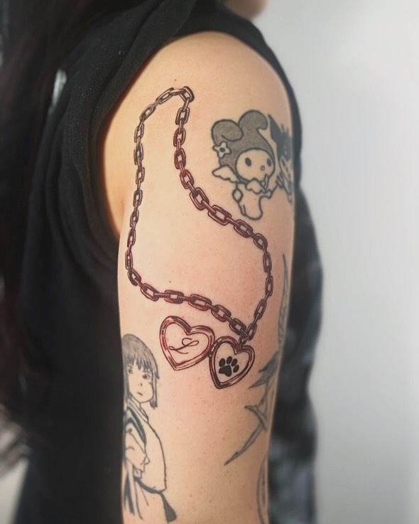 Chain and heart black and grey tattoo on the forearm by @tattotos