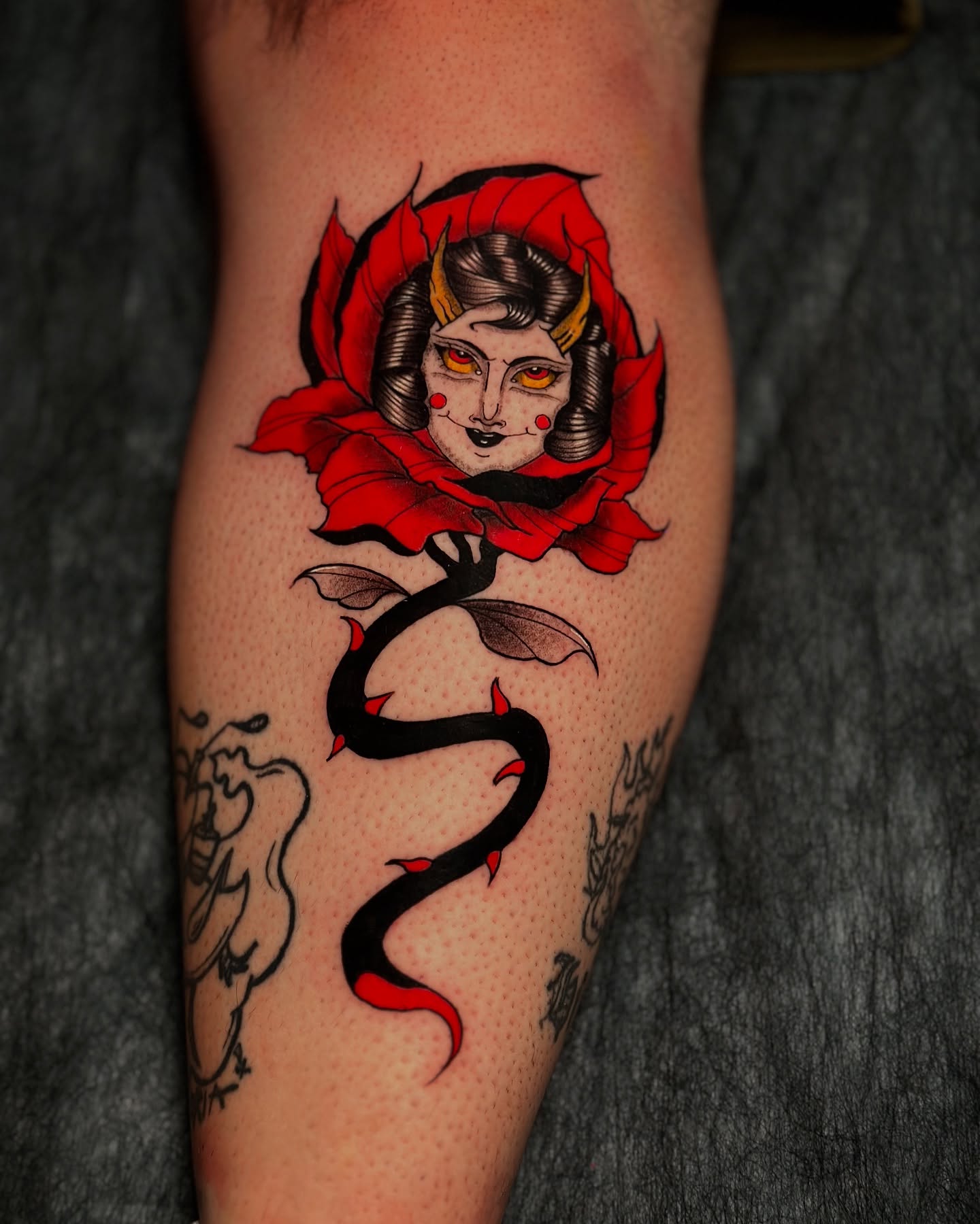 Tattoo by @picaflor.tattooer — american_traditional, dotwork