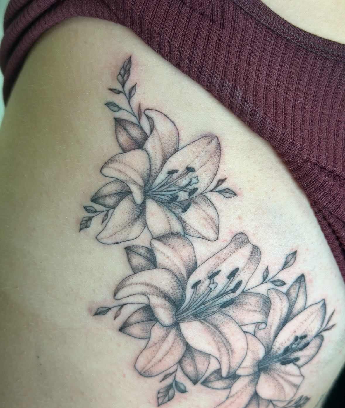 Lilies dotwork tattoo on the thigh by Bell