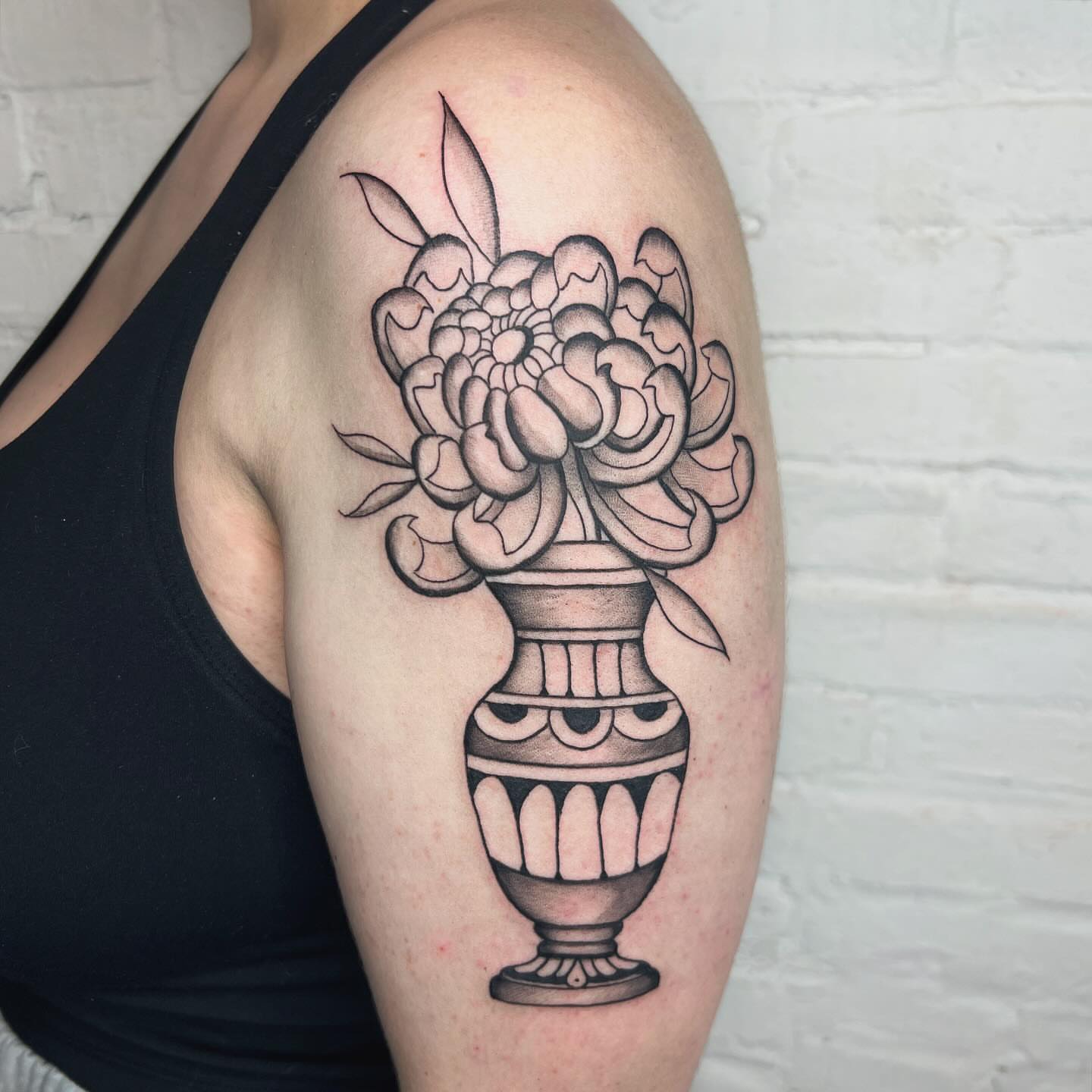 Tattoo by @robbwilsontattoos — black_and_grey