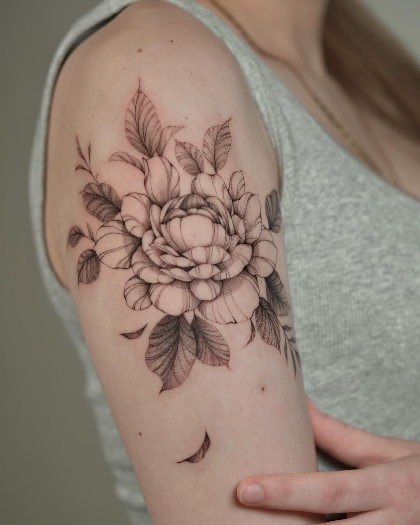 Tattoo by @lolavtattoo — black_and_grey