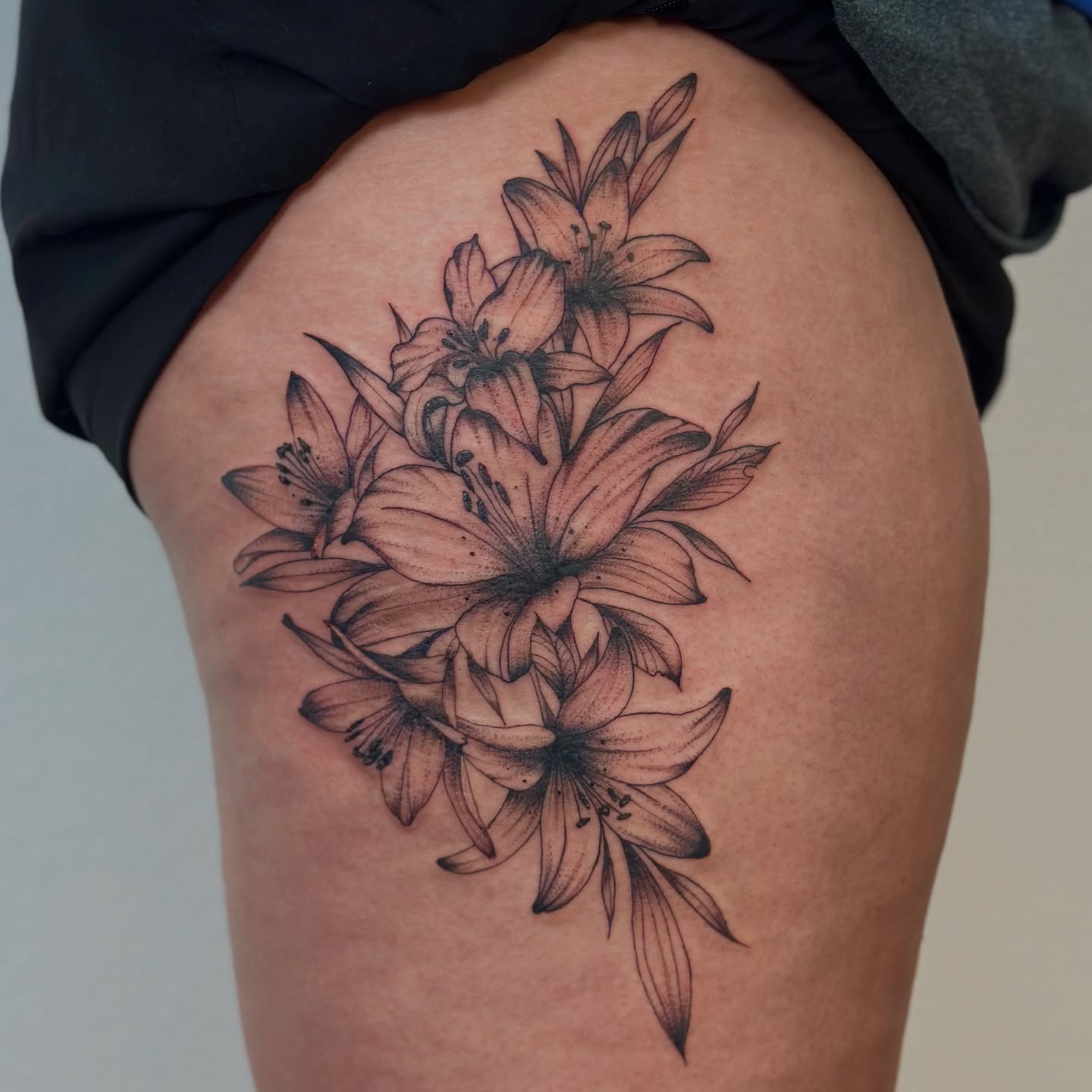 Lilies dotwork tattoo on the thigh by πΎππ π π·ππ πππππ πΏπππππ π¬πππππ
