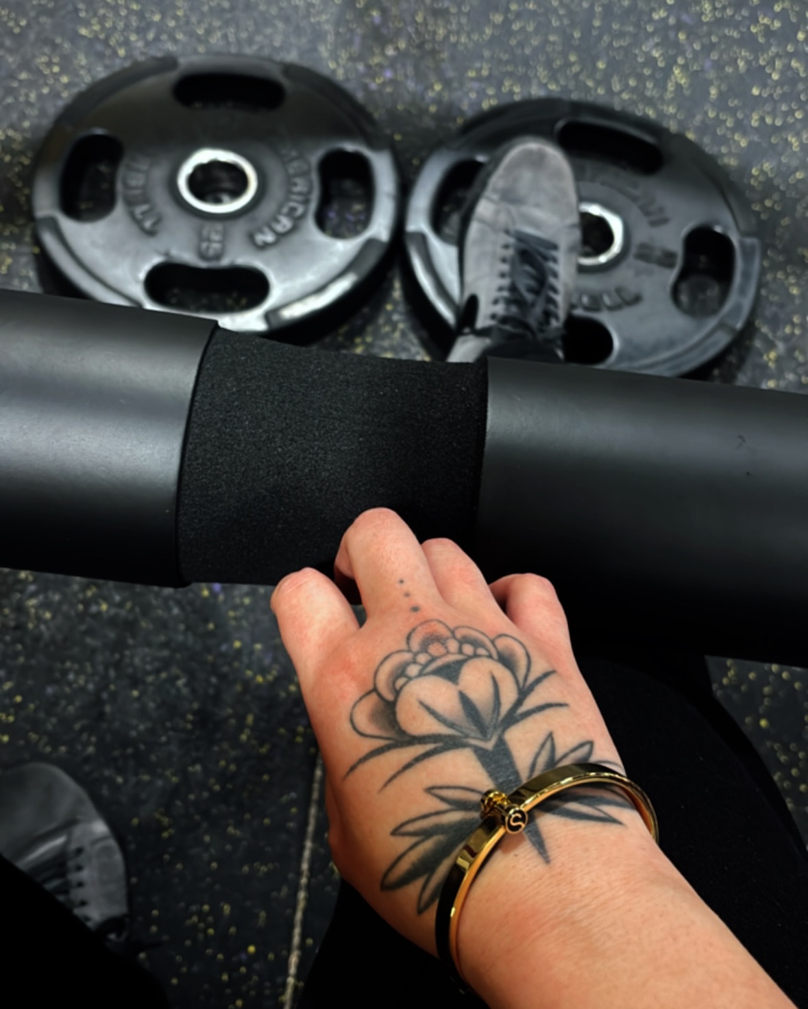 Tattoo by @izzillla — black_and_grey