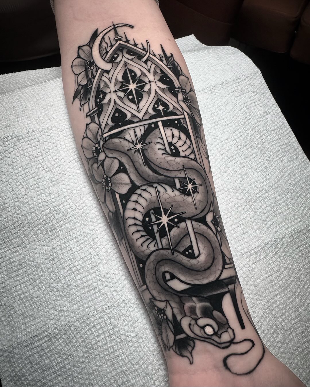 Tattoo by @yesitattoos — black_and_grey, geometric