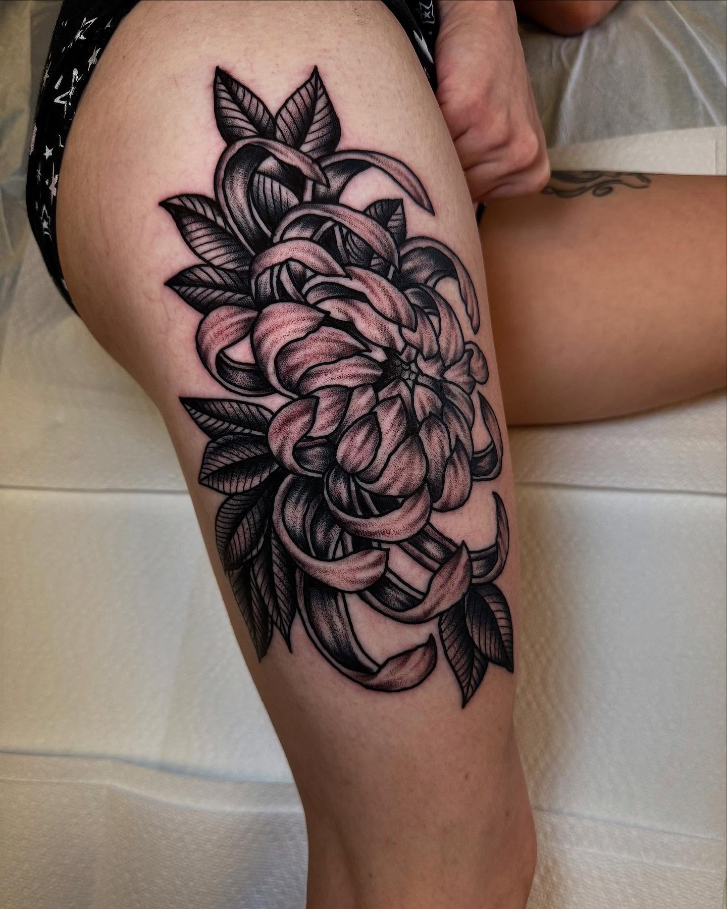 Flower black and grey tattoo on the thigh by Noah Diffenderfer, Phoenix, Arizona