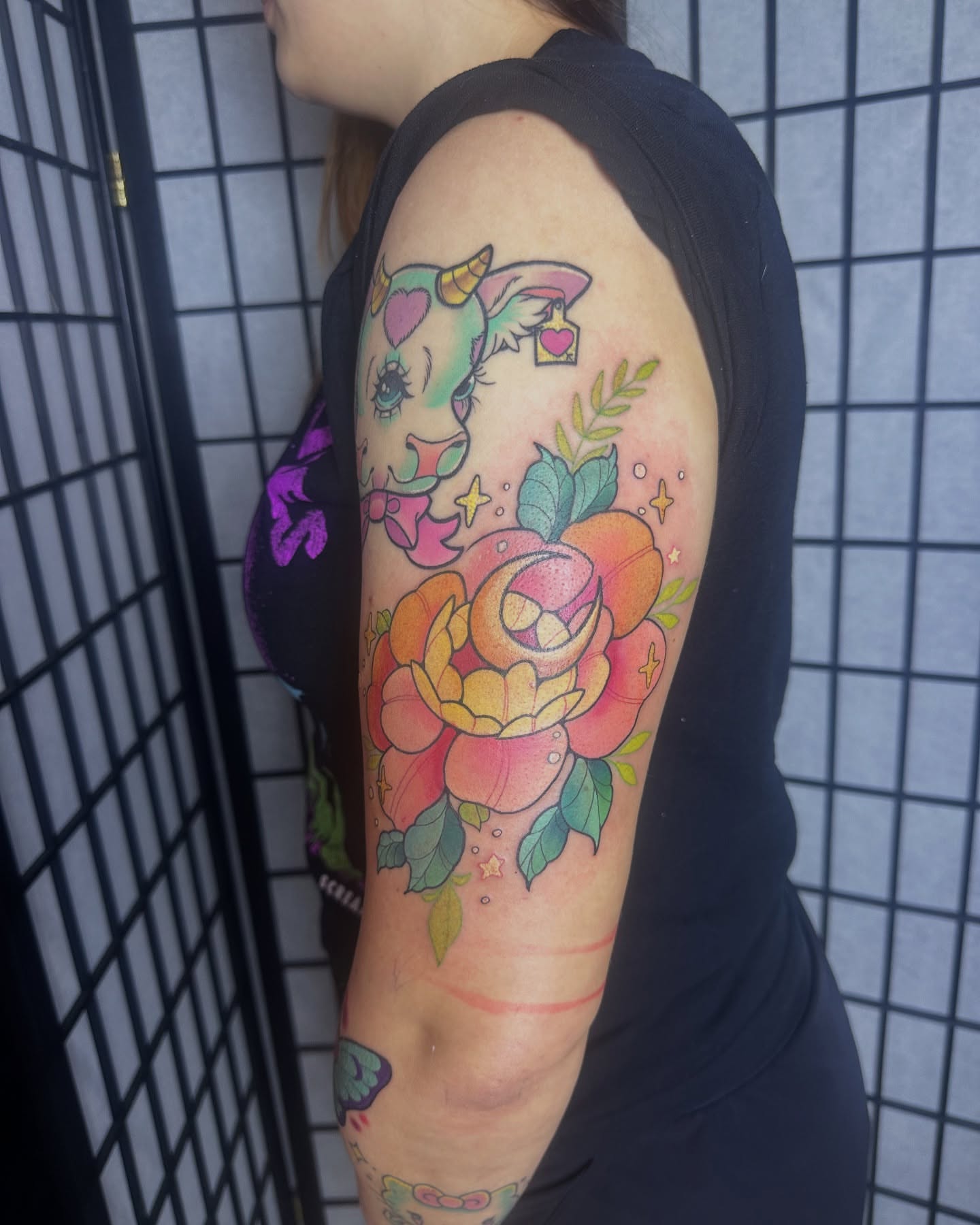 Unified unicorn and floral bouquet new school tattoo on the upper arm by ♔☙☆彡♡︎ Sᴋᴀɪʟʏʀ Kᴀᴛᴛ ♡︎☆彡❧♔