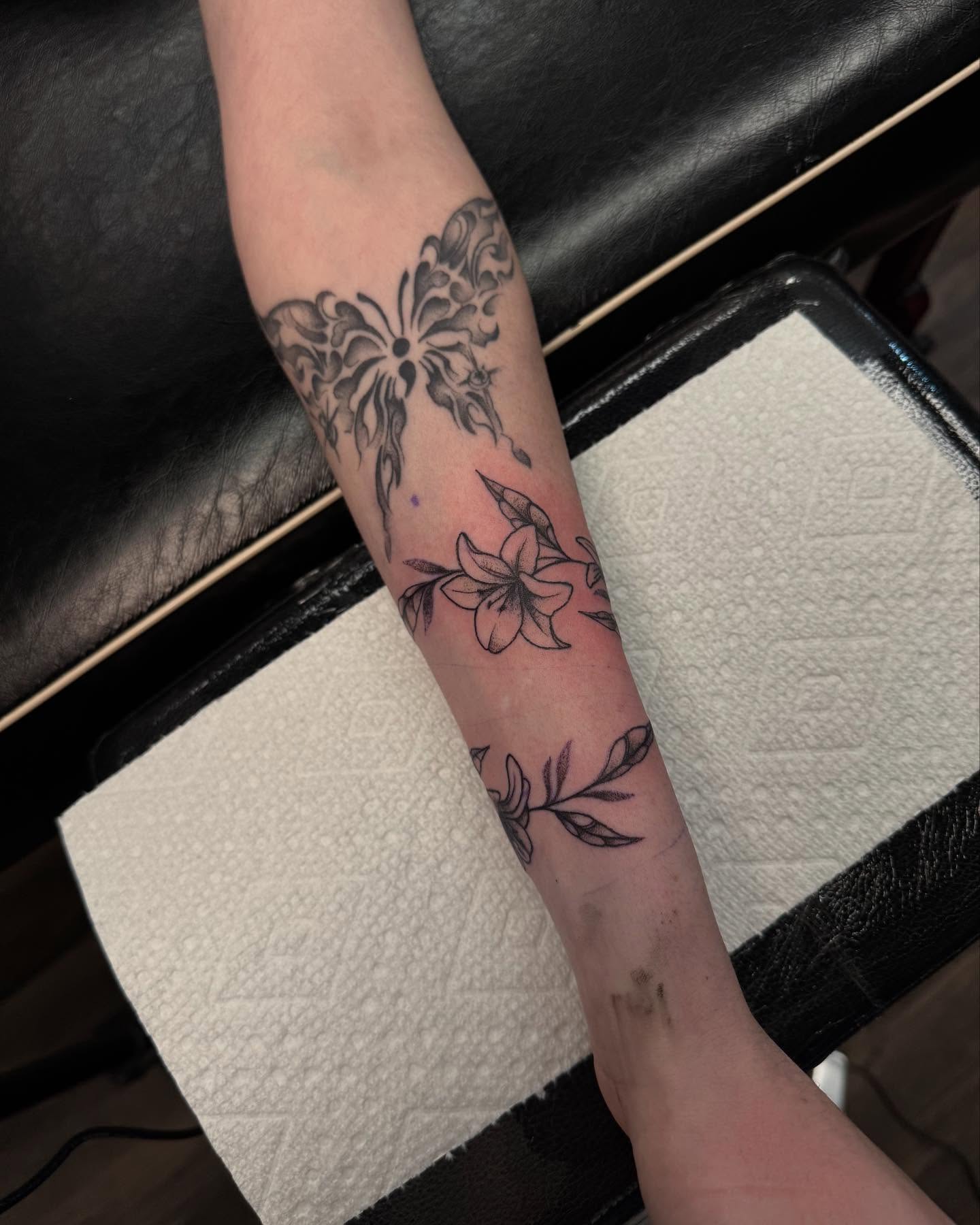 Floral arrangement black and grey tattoo on the forearm by 𝔈𝔩𝔦𝔷𝔞𝔟𝔢𝔱𝔥
